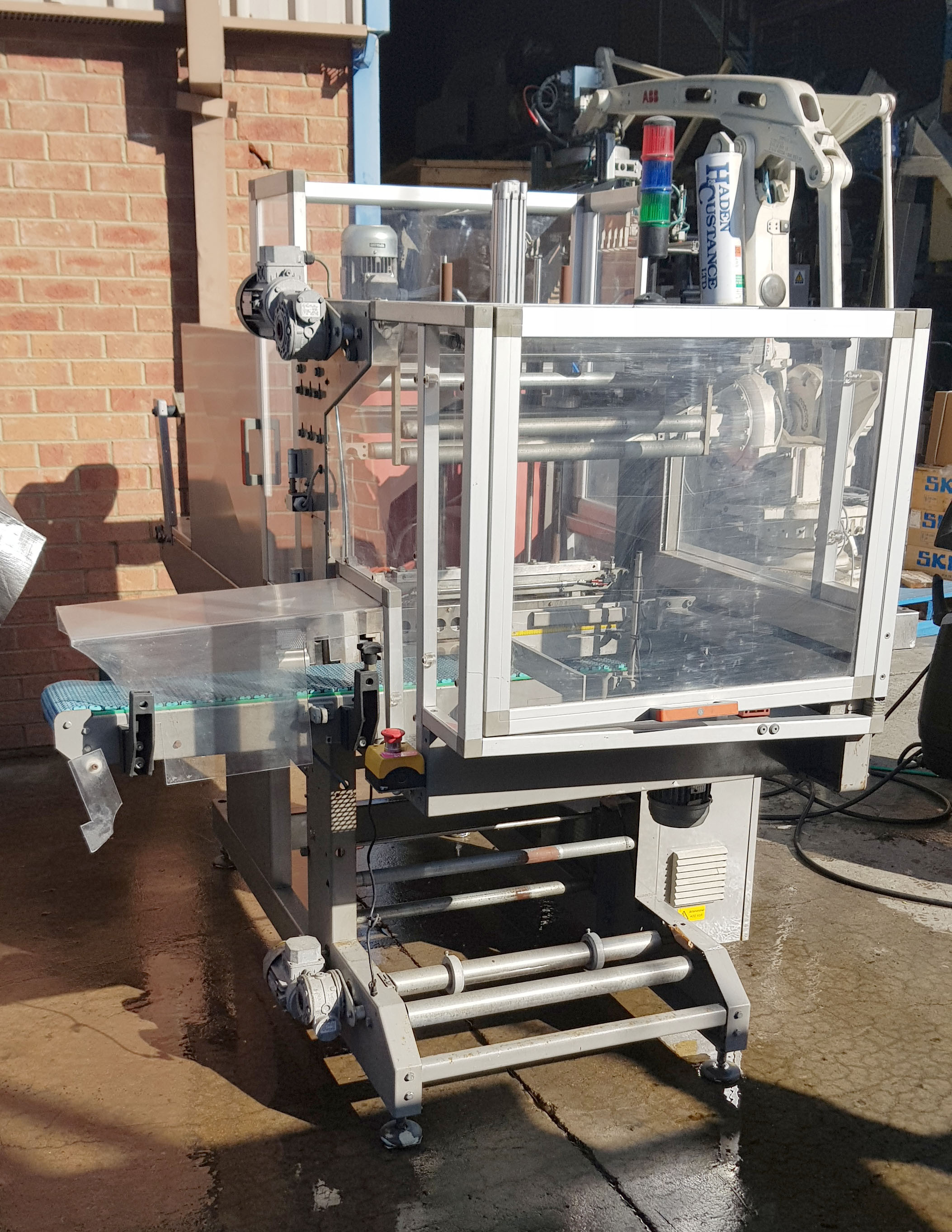 L.P. Packaging Fully Automatic Bundle Wrapper and Shrink Tunnel SFE 600